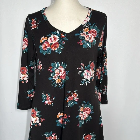 ❤️3/$30 Lildy Floral 3/4 Sleeve Black Tunic Dress - Picture 2 of 9